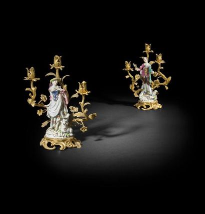 null Paire de candélabres à trois bras de lumière en porcelaine de Meissen et bronze...