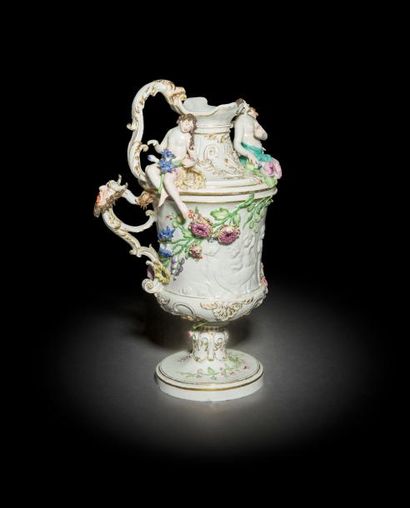 null Berlin
Grand vase couvert en porcelaine, le modèle attribué à Johann Baptist...