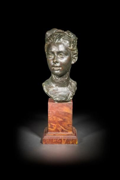 null Jules Dalou (1838-1902)
Buste de Mademoiselle Vuillier, dit aussi « la Candeur »
Bronze...