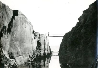 null Photographe non identifé

Soudan, c. 1930.

Canal de Sotuba. Route de Bamako...