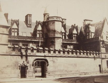 null Edouard Baldus (1813 - 1889) 

Paris, c. 1858. 

Hôtel de Cluny. La Marseillaise...