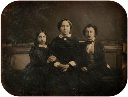 null Désiré François Millet (actif c. 1850 et 1860) 

Mère et ses enfants, c. 1850....