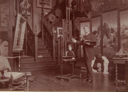 null Photographe non identifié 

Portraits de peintres dans leurs ateliers, c. 1900....