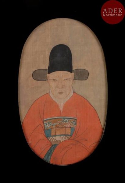 null CHINE - XIXe siècle
Encre polychrome sur soie, portrait d’ancêtre vêtu d’une...