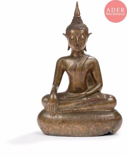 null LAOS - XIXe siècle
Statuette de bouddha en bronze à patine brune, assis en padmasana...