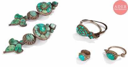 null TIBET - XIXe siècle
Ensemble de bijoux en turquoise et argent comprenant une...