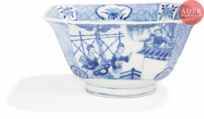 null CHINE - Début XIXe siècle 
Bol de forme carrée en porcelaine décorée en bleu...
