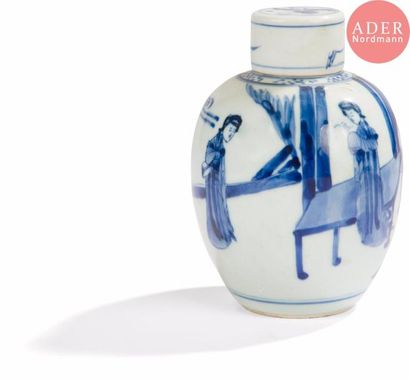 null CHINE - Époque KANGXI (1662 - 1722)
Petit pot couvert en porcelaine bleu blanc...