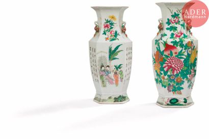 null CHINE - Début XXe siècle
Paire de vases de forme hexagonale en porcelaine émaillée...