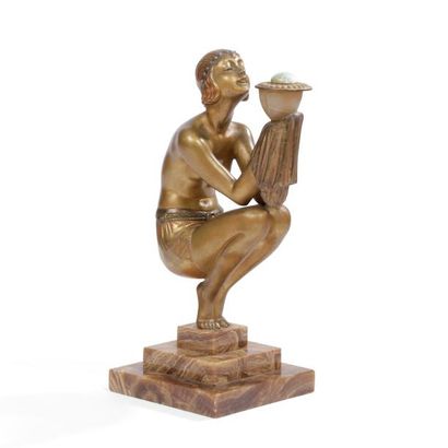 null Georges DUVERNET (1870-1955)
Oblivion
Sculpture. Épreuve en bronze doré et rehaussé...