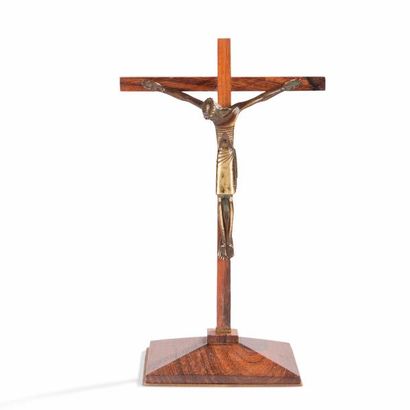 null Jean LAMBERT-RUCKI (1888-1967) 
Christ en croix
Crucifix. Épreuve en bronze...
