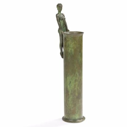 null Antony DONALDSON (né en 1939) 
Émergence, vers 1990
Vase-sculpture cylindrique....