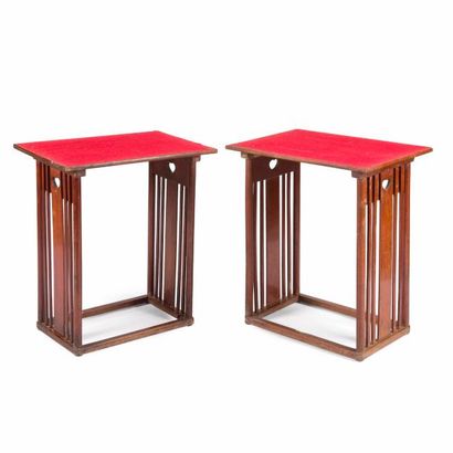 null Jacob & Josef KOHN (attribué à) Wien 
Paire de tables d’appoint en bois teinté...
