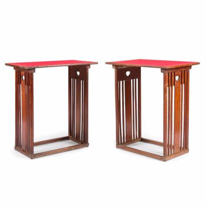 null Jacob & Josef KOHN (attribué à) Wien 
Paire de tables d’appoint en bois teinté...