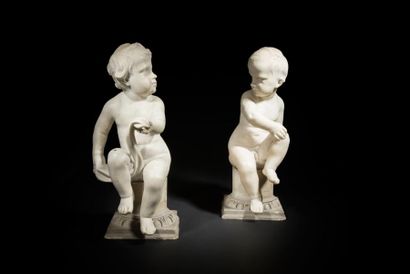 null Deux figures d’enfant en marbre blanc, l’un tenant une draperie 
(traces de...