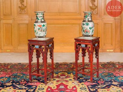 null CHINE, Nankin - Fin XIXe siècle
Deux vases de forme balustre à col évasé en...