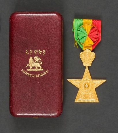 null ÉTHIOPIE 
ORDRE DE L’ÉTOILE D’ÉTHIOPIE, créé en 1874. 
Étoile d’officier. 
Bronze...