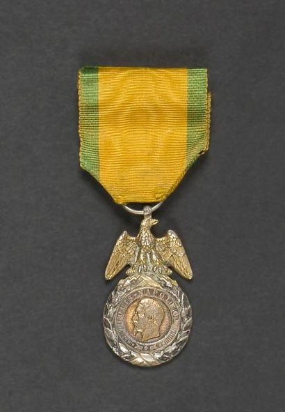 null FRANCE 
MÉDAILLE MILITAIRE, créé en 1852. 
Médaille militaire du 2e type. 
Vermeil,...