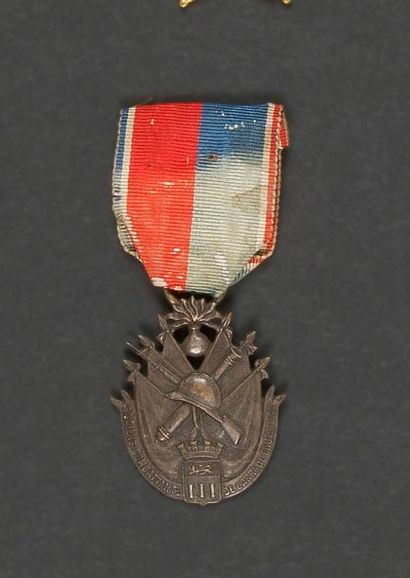 null FRANCE 
GUERRE DE 1870
Médaille d’ancien combattant de l’arrondissement COUTANCES....
