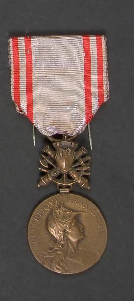 null FRANCE 
Médaille Mérite national Préparation militaire. 
Bronze. Ruban d’époque....