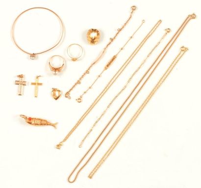 null Lot de bijoux en or 18K (750 ‰) comprenant : 3 chaînes, 4 bracelets, deux bagues,...