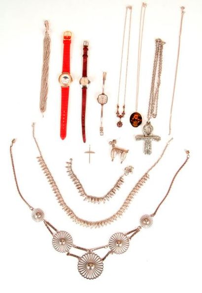 null Lot de bijoux en argent comprenant : un collier et un bracelet ornés de mangues...