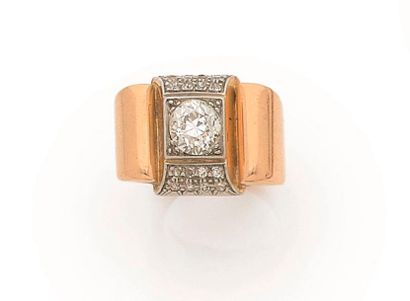 null Bague en or rose 18K (750 ‰), ornée d’un diamant rond de taille ancienne dans...