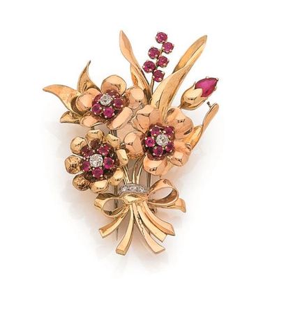 null Broche-clip en or 18K (750 ‰) représentant un bouquet de fleurs, les pistils...