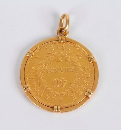 null Médaille en or 18K (750 ‰) ornée d’une monnaie de 40F or. 
Poids : 17,2 g