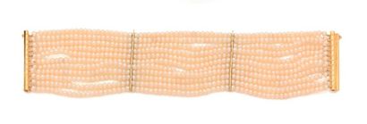 null Bracelet de 11 rangs de petites perles de culture baroques réunis par deux barettes...