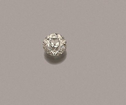 null Diamant rond de taille ancienne sur papier pesant 3 cts. (égrisures)