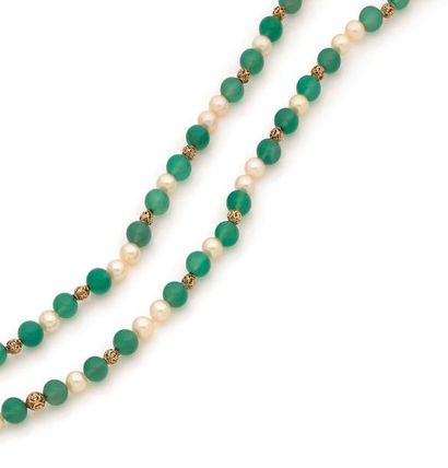 null Long collier de perles de chrysoprase scandées de perles de culture et de motifs...
