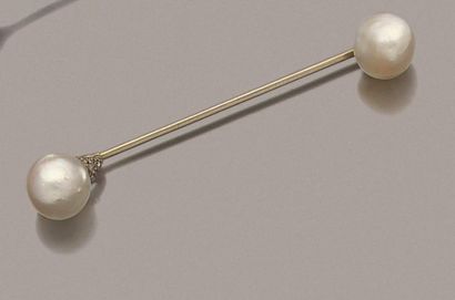 null Épingle de jabot en or gris 18K (750 ‰), ornée de deux perles (non testées)...