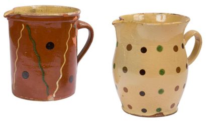 null Savoie, XIXe siècle
Deux pots jura à engobe rouge intérieur crème à décor géométrique.
Hauteur :...