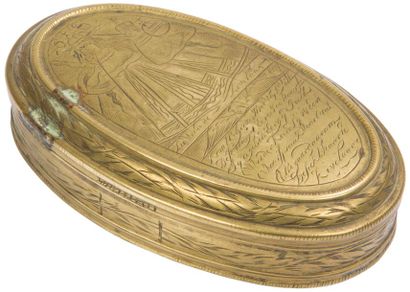 null Hollande, XVIIIe siècle
Tabatière en laiton de forme ovale ouvrant à charnière...