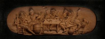 null Sculpture sur bois encadrée
Scène de cabaret mettant en scène six convives ivres...
