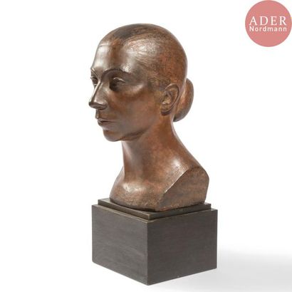 null Lucien GIBERT (1904-1988)
Madame Engelmans
Portrait sculpté. Épreuve en plâtre...