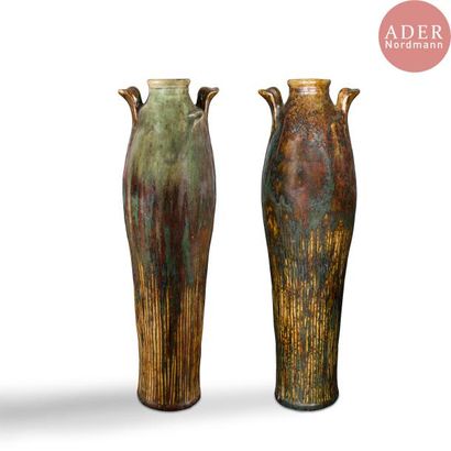 null Pierre-Adrien DALPAYRAT (1844-1910) 
Exceptionnelle paire de hauts vases obus...
