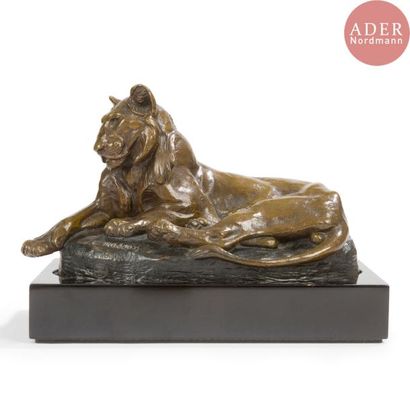 null Clovis MASSON (1838-1913) 
Le jeune lion au repos
Sculpture. Épreuve en bronze...