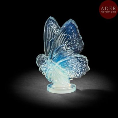 null Marius-Ernest SABINO (1878-1961)
Papillon 
Sujet décoratif. Épreuve en verre...