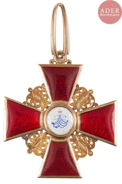 null Croix de l’ordre de Sainte Anne, 2e classe.
Or (585 / 1000) et émail.
Poinçons...