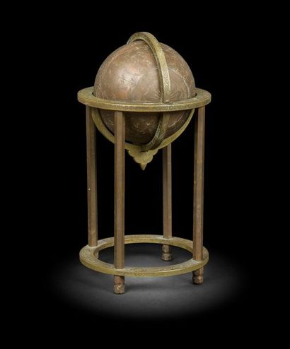 Globe céleste en bronze, Proche Orient, déb. XXe...