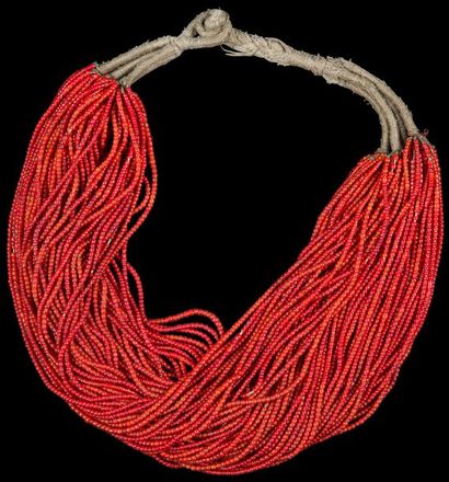 Collier naga de perles rouges, Inde, déb. XXe siècle...