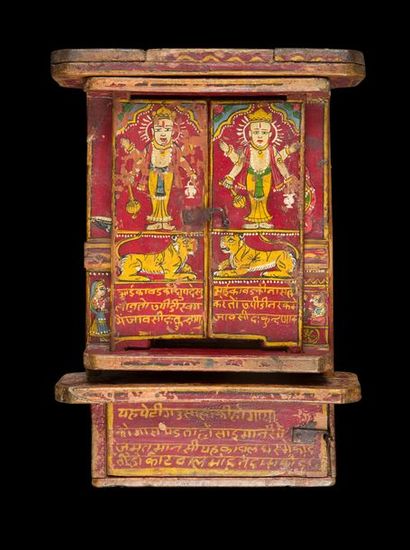 Autel portatif de divinités hindoues, en bois peint,...