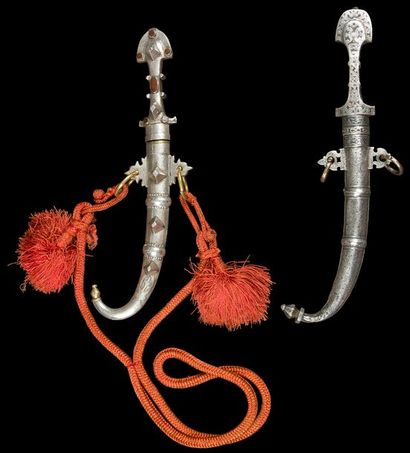 Deux poignards dit koumiya, Maroc, déb. XXe siècle...