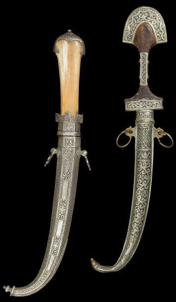  Deux poignards, koumiya, Maroc, déb. XXe siècle À lame courbes. - L’un à manche...
