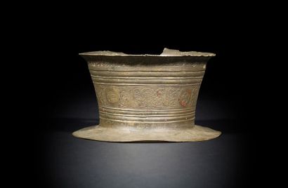 null Col de vase, Iran Seldjoukide, XIIe siècle
Cylindrique à lèvre plate, en cuivre,...