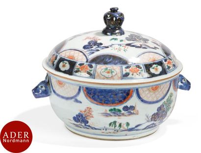 null CHINE - XVIIIe siècle
Paire de soupières couvertes en porcelaine émaillée en...