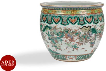 null CHINE - Fin XIXe siècle
Vasque en porcelaine émaillée polychrome dans le style...