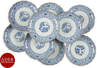 null JAPON - Époque MEIJI (1868 - 1912)
Neuf coupes en porcelaine polylobées bleu...